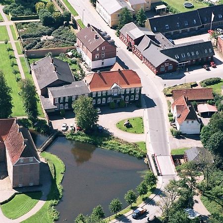 Den Gamle Kro Gram Luaran gambar